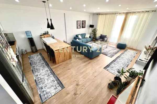 Duplex (casa a 2 piani) in affitto a Tirana 2+1, Arredato