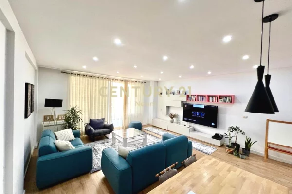 Duplex (casa a 2 piani) in affitto a Tirana 2+1, Arredato