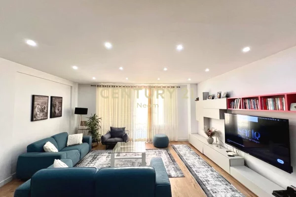 Duplex (casa a 2 piani) in affitto a Tirana 2+1, Arredato