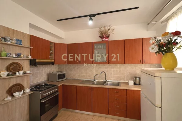 Shtepi me qera Apartament ne Tirane, 2+1, Mobilimi E mobiluar, Pagesa 550  Euro.