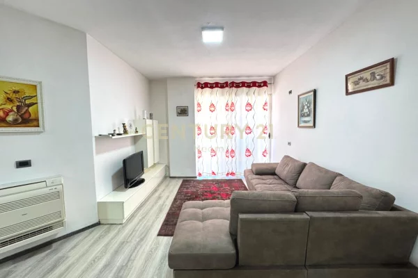 Shtepi me qera Apartament ne Tirane, 2+1, Mobilimi E mobiluar, Pagesa 580  Euro.