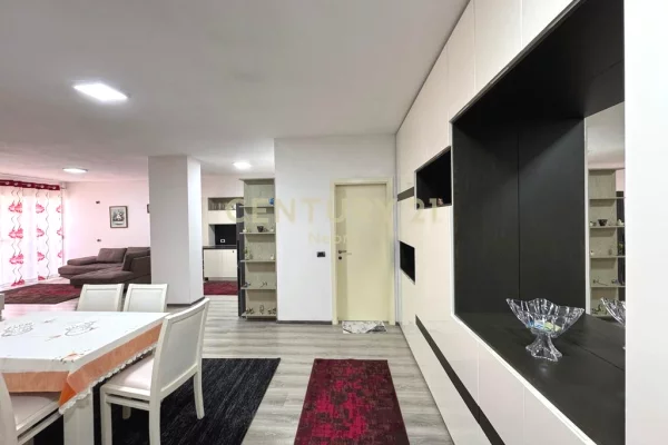 Shtepi me qera Apartament ne Tirane, 2+1, Mobilimi E mobiluar, Pagesa 580  Euro.