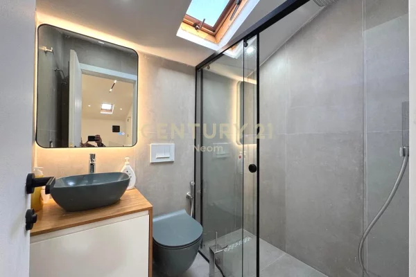 Shtepi me qera Vila Luksoze ne Tirane, 3+1, Mobilimi E mobiluar, Pagesa 3,000  Euro.