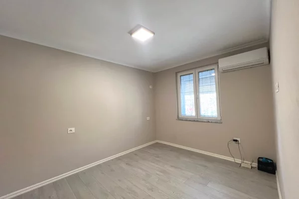 Ambient biznesi me qera 3+1 ne Tirane - 800 Euro