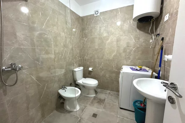 Shtepi me qera Apartament ne Tirane, 2+1, Mobilimi E mobiluar, Pagesa 450  Euro.