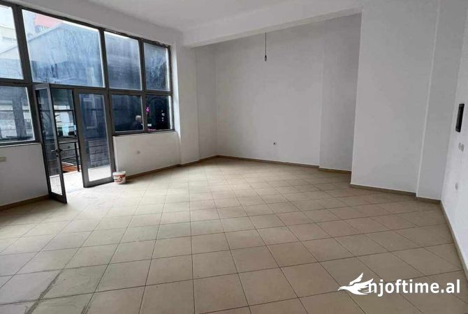 Ambient biznesi ne shitje 1+1 ne Tirane - 93,500 Euro