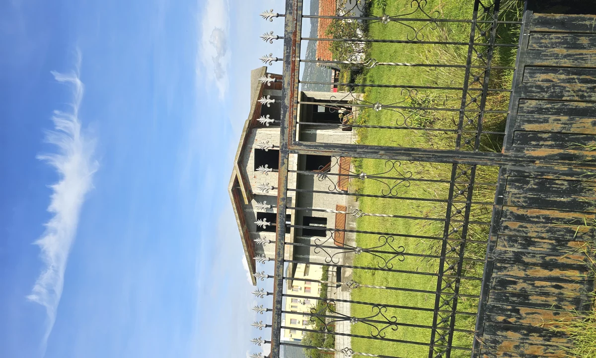 Shtepi ne shitje Shtepi Private ne Lezhe, 3+1, Mobilimi Bosh, pa mobiluar, Pagesa 170,000  Euro.