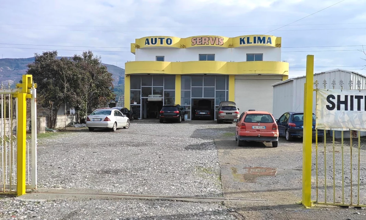 Okazion shitet objekt 250m2 Ndertim 2 kate +1600m2 Truall