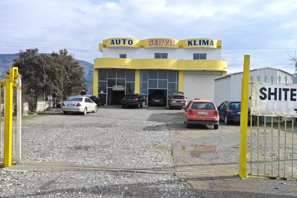 Ambiente Commerciale in Vendita a Alessio - 220,000 Euro