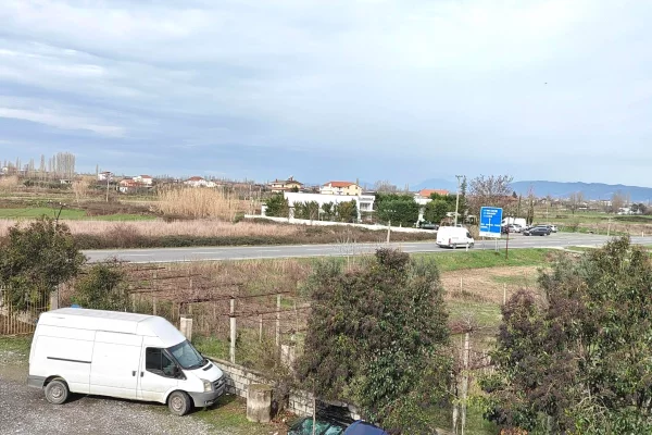 Okazion shitet objekt 250m2 Ndertim 2 kate +1600m2 Truall