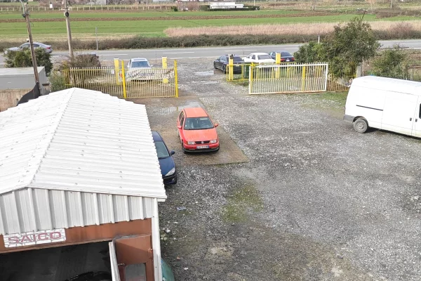 Okazion shitet objekt 250m2 Ndertim 2 kate +1600m2 Truall