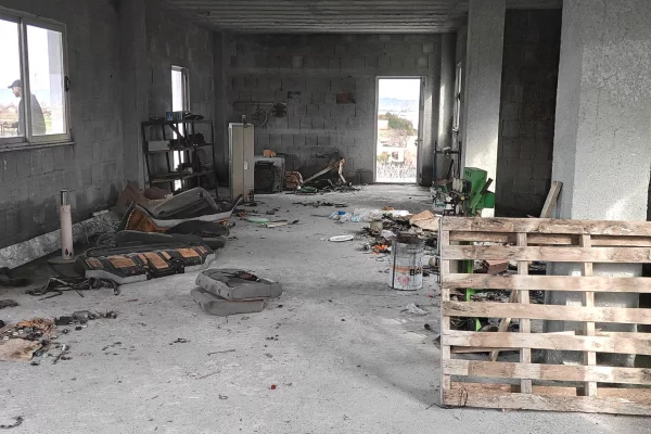 Okazion shitet objekt 250m2 Ndertim 2 kate +1600m2 Truall