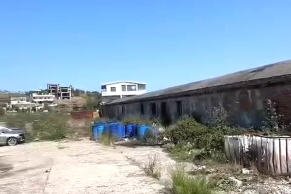 Shitet njesi biznesi me njoll ndertimi 18000m2 Truall