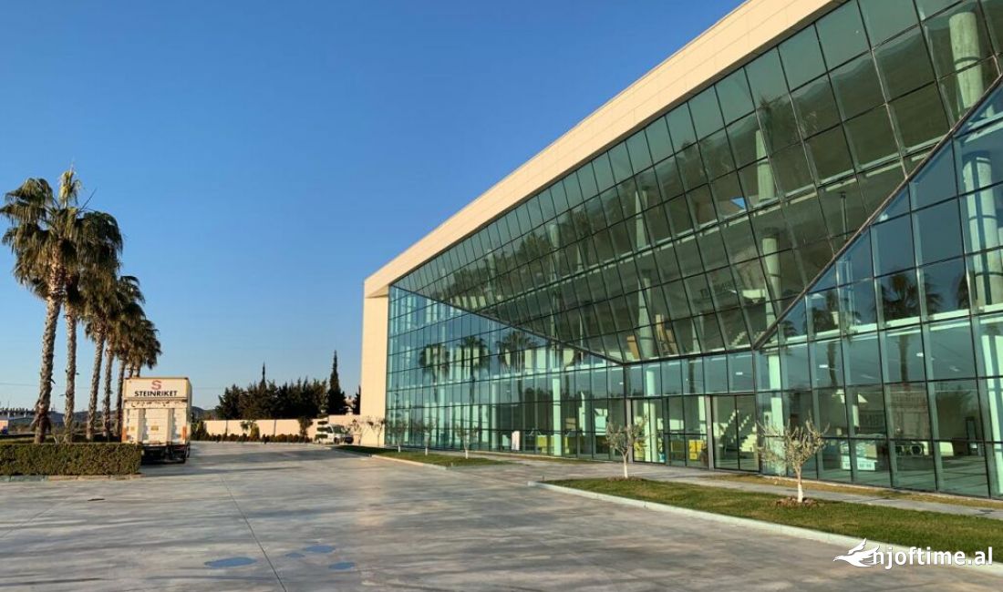 Ambient Multifunksional 4 Kate ne Autostrade Lushnje -Tirane