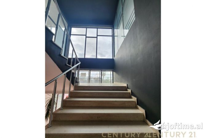 SHITET NJESI BIZNESI QENDER 'LAC'