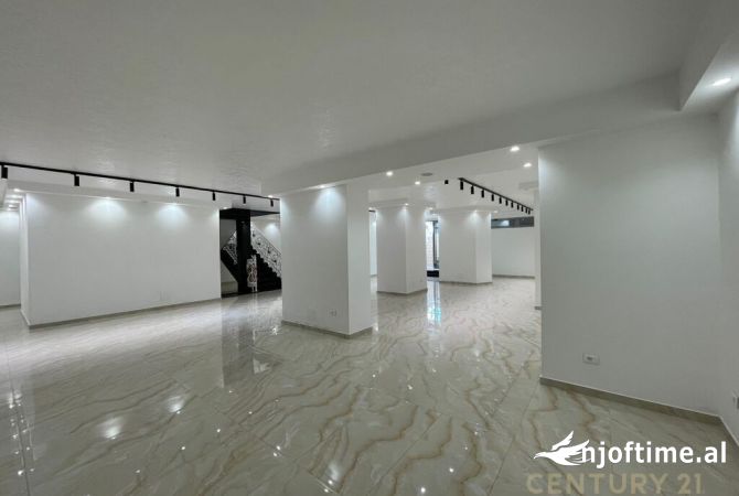 Business Property in Sale 1+1 in Vlora - 2,200,000 Euro