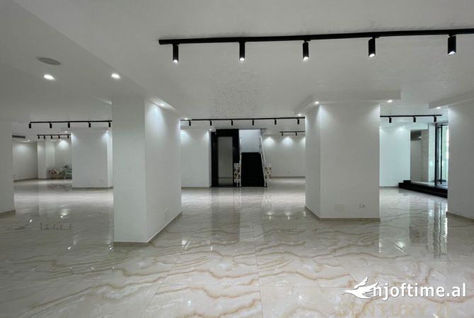 Business Property in Sale 1+1 in Vlora - 2,200,000 Euro