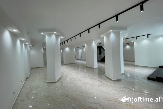 Business Property in Sale 1+1 in Vlora - 2,200,000 Euro