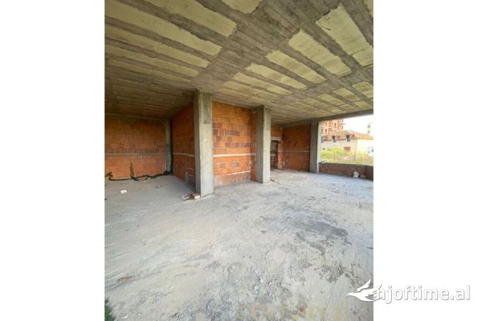 Business Property in Sale 5+1 in Durres - 250,000 Euro