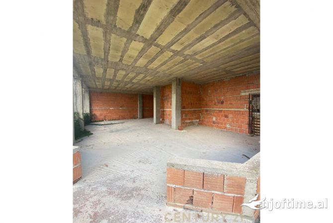 Business Property in Sale 5+1 in Durres - 250,000 Euro