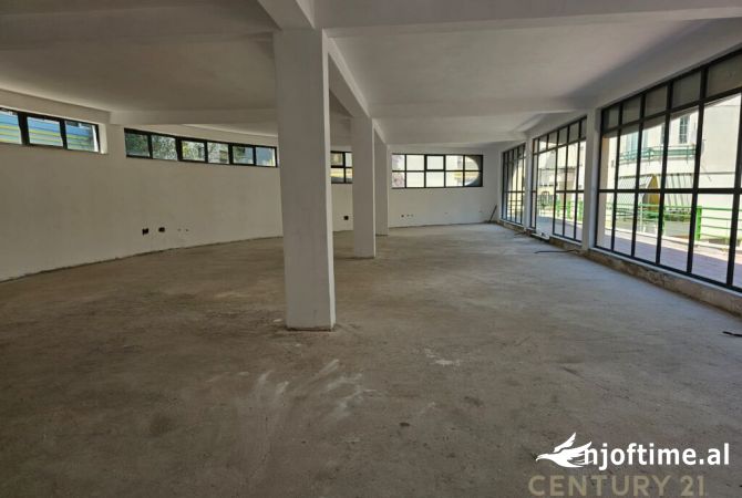 SHITET AMBIENT KOMERCIAL PER ZYRA PRANE KOPSHTIT ZOOLOGJIK