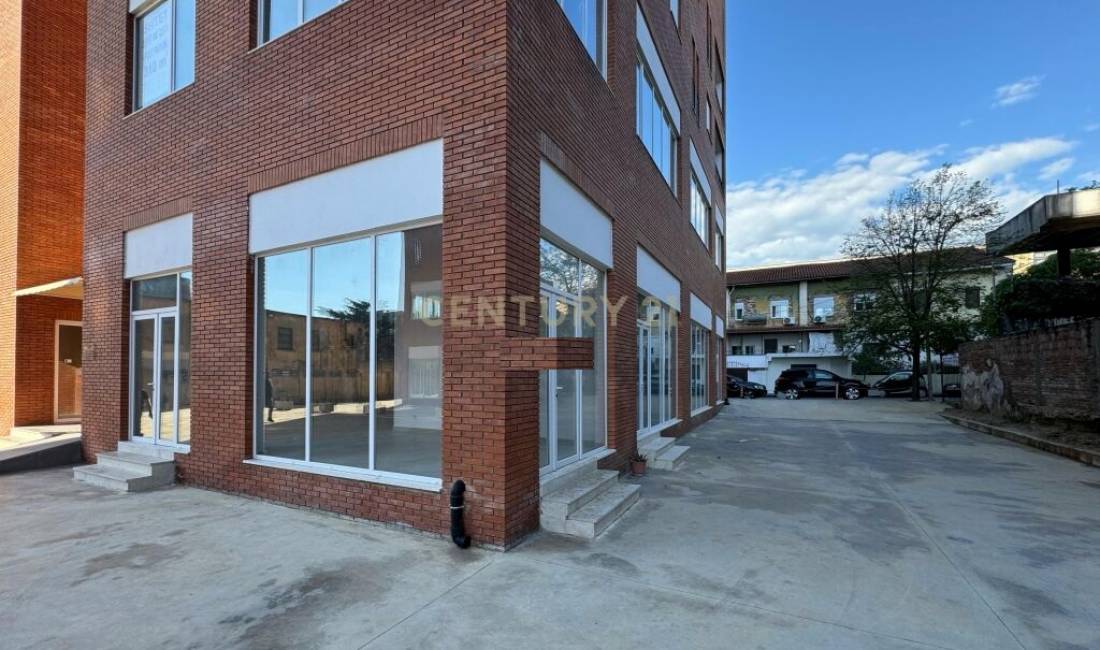 Ambient komercial per qira ne Spitali QSUT (Nene Tereza), Tirane .500 Euro /Muaj