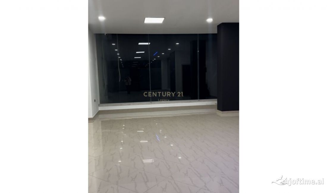 Jepet me qira dyqan ne zonen e Freskut 88 m2 !  450 Euro /Muaj