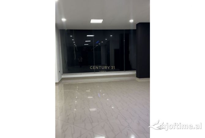Ambiente Commerciale in Affitto 1+1 a Tirana - 450 Euro