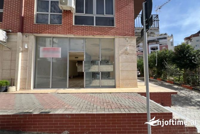 Ambiente Commerciale in Affitto 1+1 a Tirana - 550 Euro