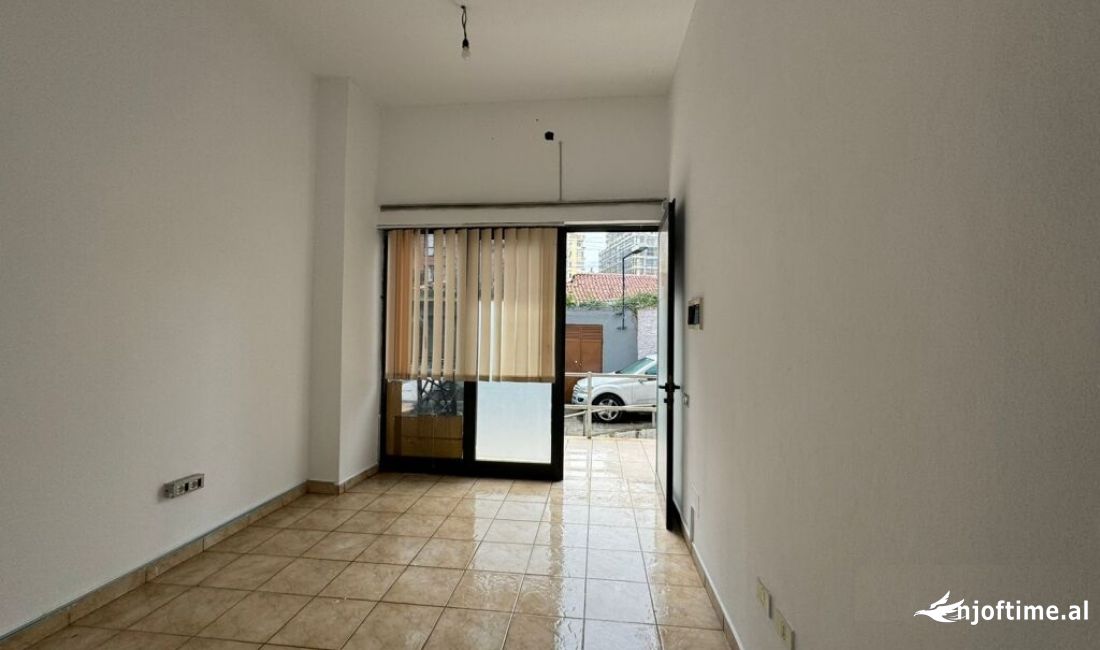 Dyqan Per Qira ne Rruga Barrikadave. 400 Euro /Muaj