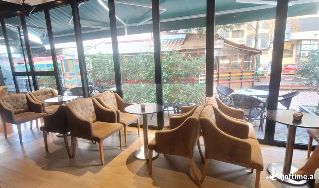 Shitje ambjenti komercial dhe shitje Biznesi Bar-Kafe ne Vasil Shanto, Tirane 135000Euro | 74 m2