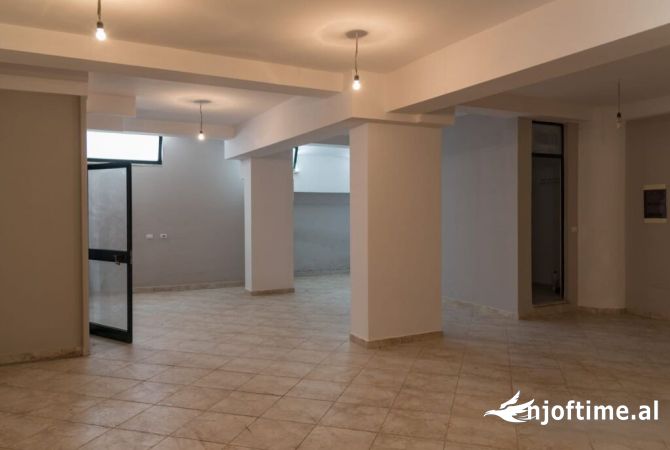 Ambient Komercial prane 21 Dhjetorit! 650 € /Muaj