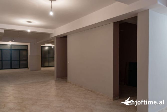 Ambient Komercial prane 21 Dhjetorit! 650 Euro /Muaj