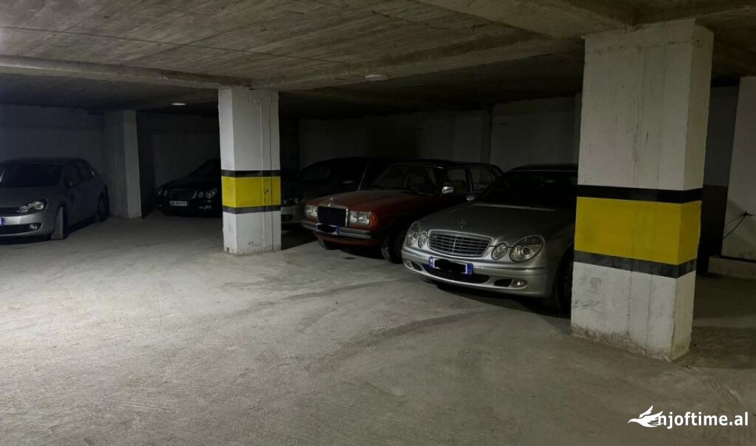 Garazhd Per Shitje ,Pran Spitalit Amerikan 2!  26,000 Euro