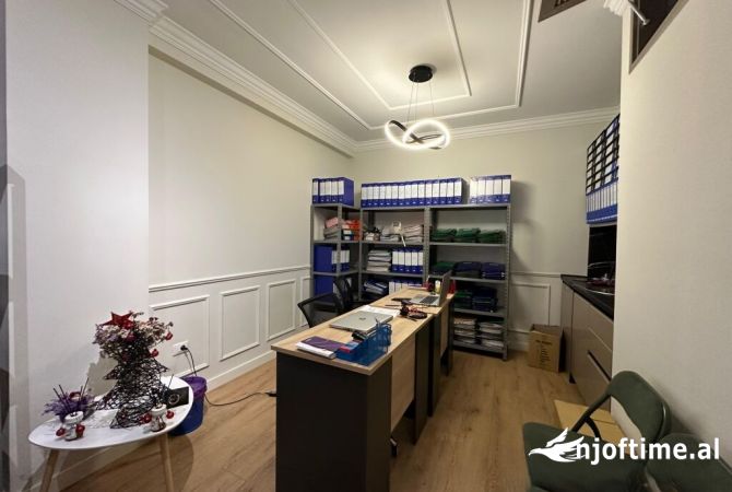 Jepet Zyre Me Qira Prane Condor Center ne Rrugen e Kavajes. 500 € /Muaj