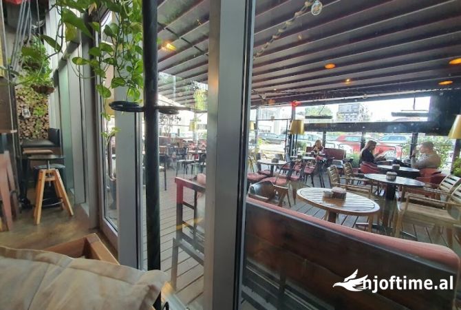 Ambiente Commerciale in Vendita 2+1 a Tirana - 120,000 Euro