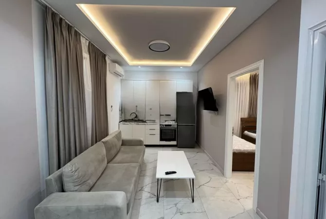 JEPET ME QIRA APARTAMENT 1+1+POST PARKIMI PRANE " SPITALIT AMERIKAN 2 " , RRUGA 5 MAJI !! 450 € /Mua
