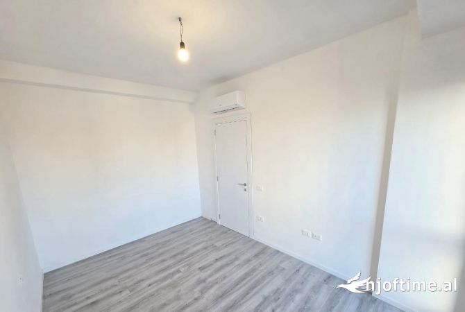 Qira, Apartament 1+1 Myslym Shyri, Tirane