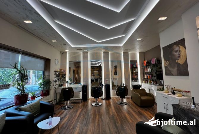 Ambiente Commerciale in Affitto 3+1 a Tirana - 2,500 Euro