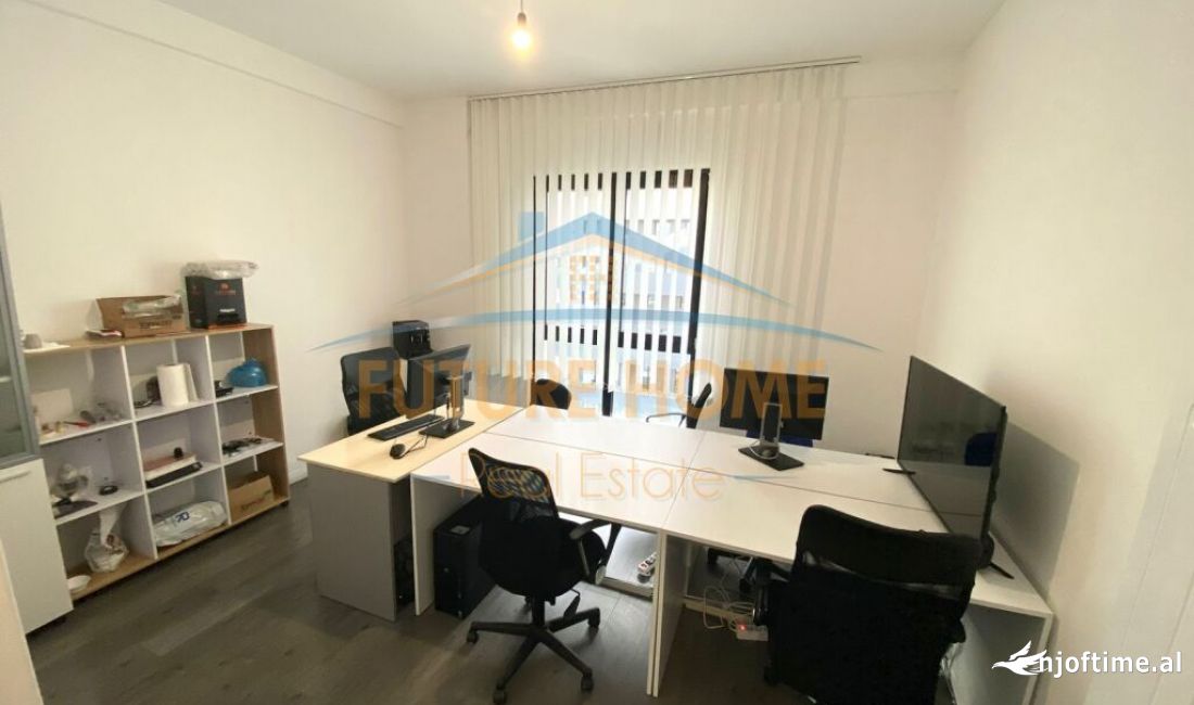 Ambient biznesi me qira ne Rrugen e Kavajes.