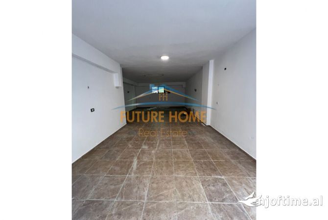 Ambiente Commerciale in Affitto 3+1 a Tirana - 600 Euro