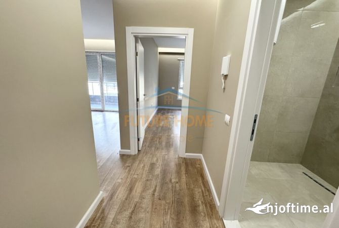 Ambient zyre per qira, Komuna e Parisit, Tirane.