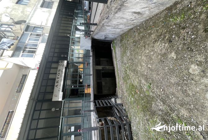 Business Property in Sale 4+1 in Tirana - 157,000 Euro
