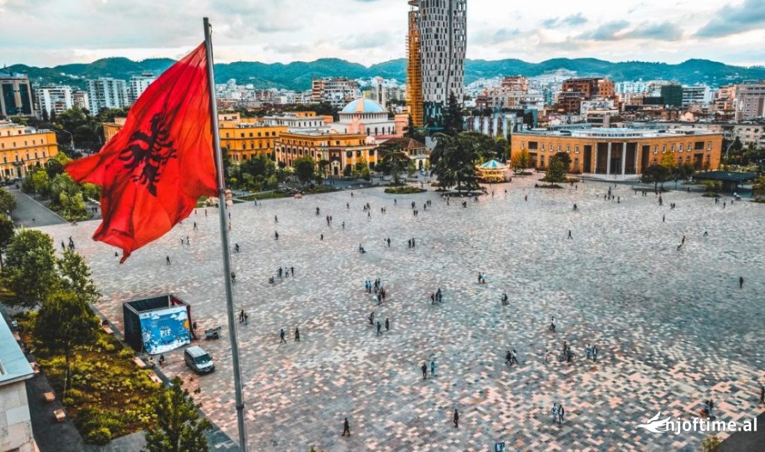 SHITET OBJEKTI I VJETER NE QENDER , TIRANE