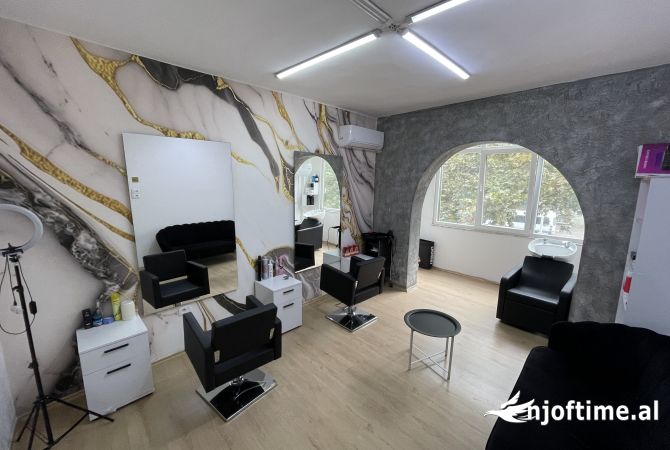 Ambiente Commerciale in Affitto 3+1 a Tirana - 750 Euro
