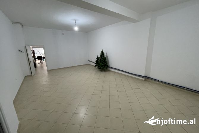 Dyqan per shitje ne Yzberisht