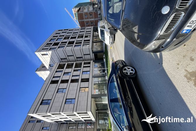 Ambiente Commerciale in Affitto 1+1 a Tirana - 1,300 Euro