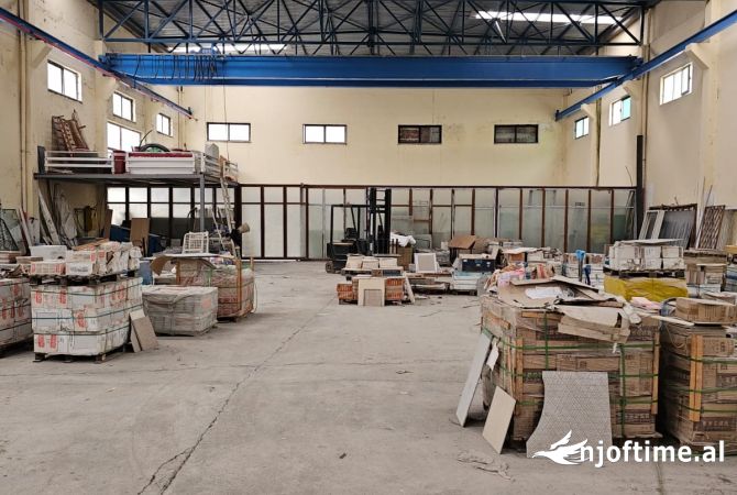 Ambiente Commerciale in Affitto 4+1 a Tirana - 5,000 Euro