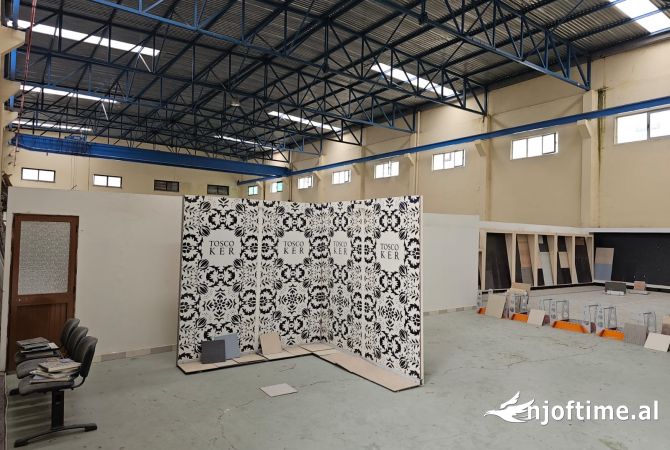 Ambiente Commerciale in Affitto 4+1 a Tirana - 5,000 Euro