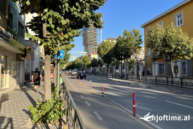 Ambiente Commerciale in Affitto 1+1 a Tirana - 1,500 Euro